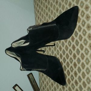 Black Velvet Pumps